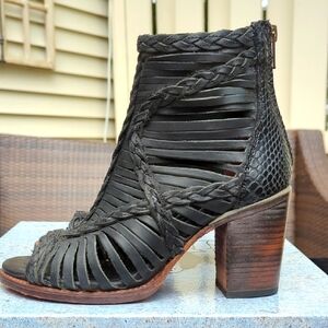 Rare Freebird Black Bela Sandal EUC